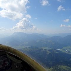 Flugwegposition um 13:17:30: Aufgenommen in der Nähe von Gemeinde Waidring, 6384 Waidring, Österreich in 2227 Meter